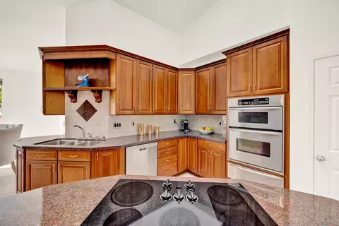 Kitchen - 14265 Sandhill Rd, Poway, CA 92064 photo 3 of 5
