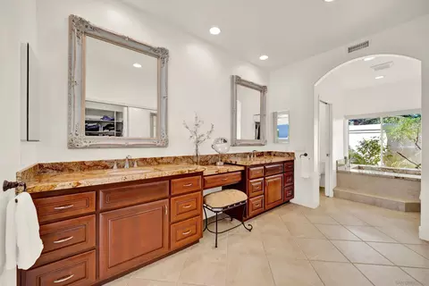 Bath - 14265 Sandhill Rd, Poway, CA 92064 photo 2 of 9
