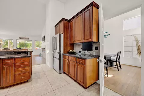 Kitchen - 14265 Sandhill Rd, Poway, CA 92064 photo 4 of 5