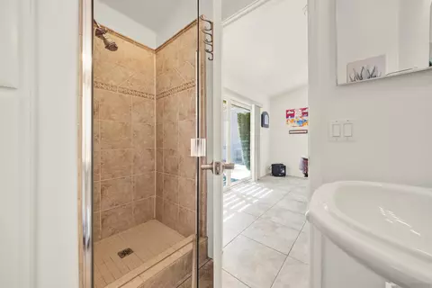 Bath - 14265 Sandhill Rd, Poway, CA 92064 photo 9 of 9