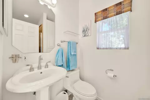 Bath - 14265 Sandhill Rd, Poway, CA 92064 photo 8 of 9
