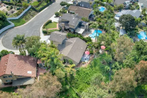 View/Area - 2726 Naples Ct, Carlsbad, CA 92010 photo 3 of 10