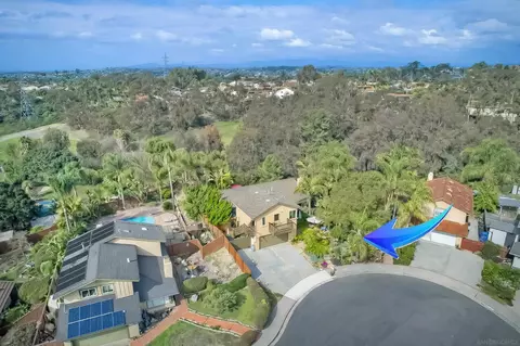 View/Area - 2726 Naples Ct, Carlsbad, CA 92010 photo 5 of 10