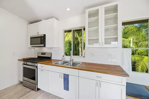 Kitchen - 2726 Naples Ct, Carlsbad, CA 92010 photo 5 of 7