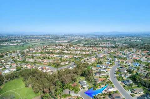 View/Area - 2726 Naples Ct, Carlsbad, CA 92010 photo 8 of 10