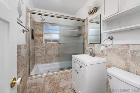 Bath - 637 Jefferson Ave, El Cajon, CA 92020 photo 1 of 1