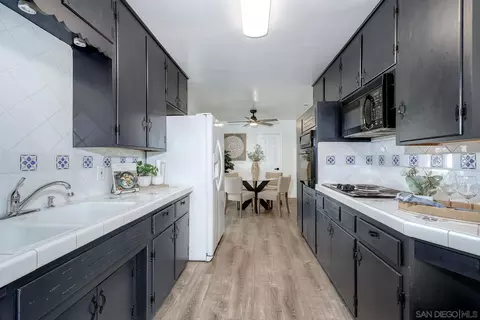 Kitchen - 926 Aster Ave, El Cajon, CA 92020 photo 2 of 3
