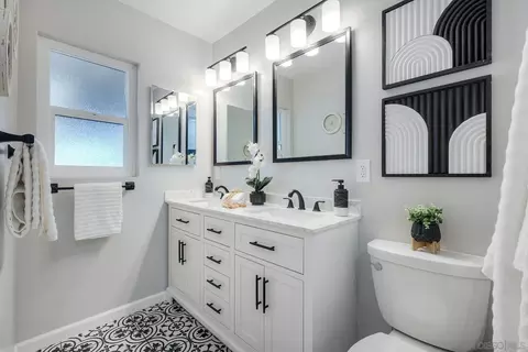 Bath - 926 Aster Ave, El Cajon, CA 92020 photo 2 of 4