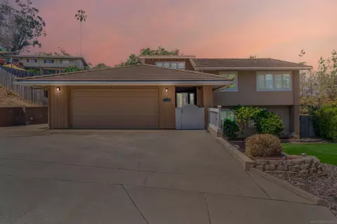 1116 Circle Dr, Escondido, CA 92025