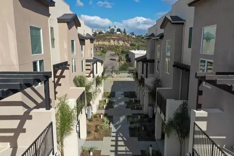 454 Creekside Cir, San Diego, CA 92114