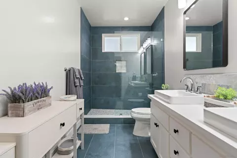 Bath - 848 E Ave, Coronado, CA 92118 photo 1 of 4