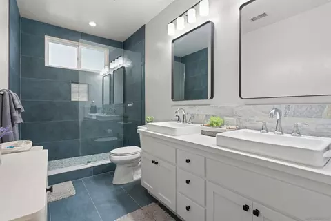 Bath - 848 E Ave, Coronado, CA 92118 photo 2 of 4