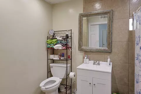 Bath - 200 Olive Ave #101, Vista, CA 92083 photo 2 of 5