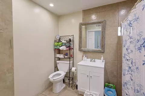 Bath - 200 Olive Ave #101, Vista, CA 92083 photo 1 of 5
