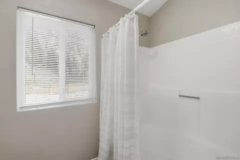Bath - 13856 Jack Oak Ln, Lakeside, CA 92040 photo 2 of 4