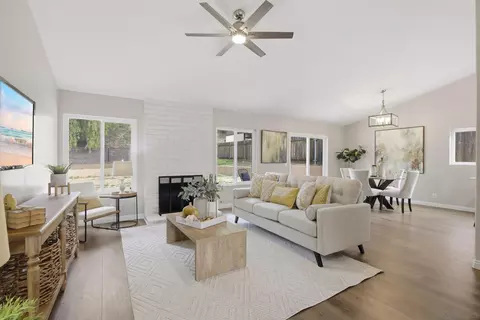 Living - 13856 Jack Oak Ln, Lakeside, CA 92040 photo 3 of 4