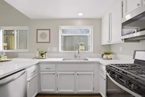 Kitchen - 13856 Jack Oak Ln, Lakeside, CA 92040 photo 2 of 6