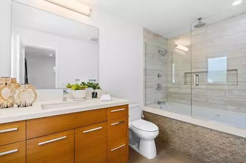 Bath - 5663 Abalone Pl, La Jolla, CA 92037 photo 5 of 6