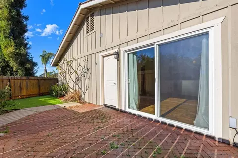 Exterior - 401 Requeza St F1, Encinitas, CA 92024 photo 5 of 8