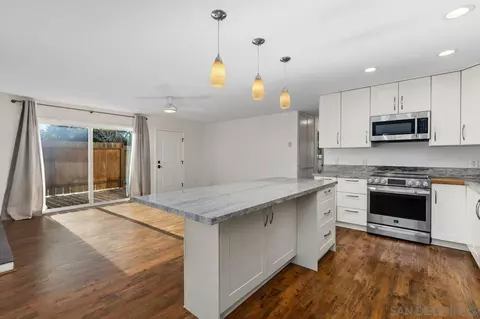 Kitchen - 401 Requeza St F1, Encinitas, CA 92024 photo 3 of 7