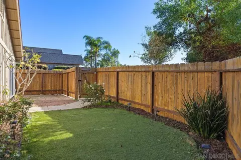 Exterior - 401 Requeza St F1, Encinitas, CA 92024 photo 4 of 8