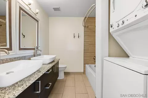 Bath - 401 Requeza St F1, Encinitas, CA 92024 photo 1 of 3