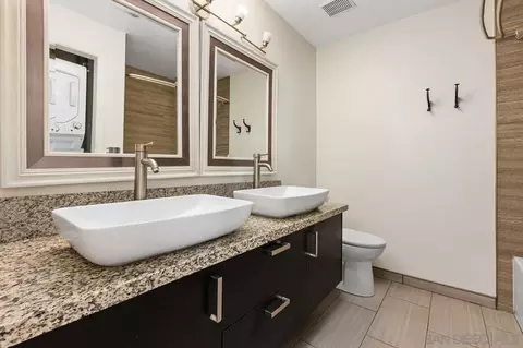 Bath - 401 Requeza St F1, Encinitas, CA 92024 photo 2 of 3