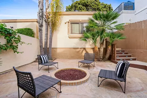 Exterior - 7455 Draper Ave #2, La Jolla, CA 92037 photo 1 of 4