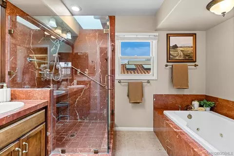 Bath - 7455 Draper Ave #2, La Jolla, CA 92037 photo 3 of 4