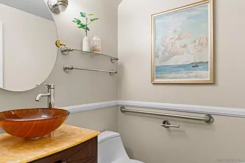 Bath - 7455 Draper Ave #2, La Jolla, CA 92037 photo 1 of 4