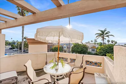 Exterior - 7455 Draper Ave #2, La Jolla, CA 92037 photo 4 of 4