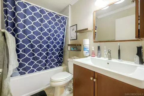 Bath - 12923 Mapleview St #6, Lakeside, CA 92040 photo 1 of 1
