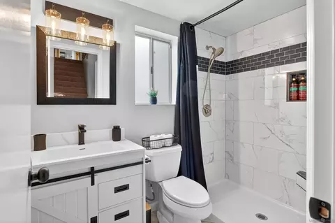 Bath - 30932 Greensboro Dr, Temecula, CA 92592 photo 1 of 2