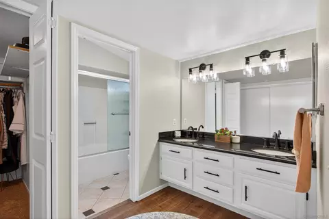 Bath - 30932 Greensboro Dr, Temecula, CA 92592 photo 2 of 2