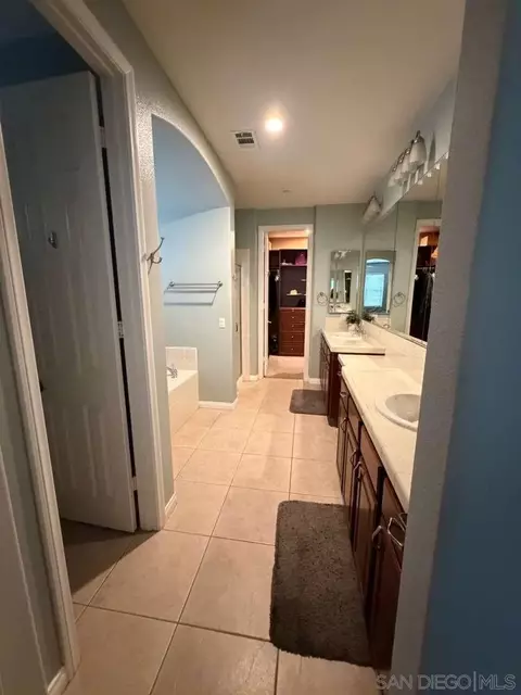Entry Way - 2327 Clearcrest Ln, Fallbrook, CA 92028 photo 5 of 6