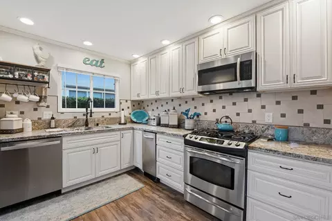 Kitchen - 12708 Casa Avenida, Poway, CA 92064 photo 3 of 5