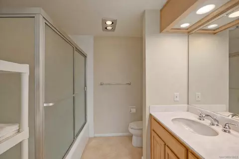Bath - 22 Montego Ct, Coronado, CA 92118 photo 2 of 2