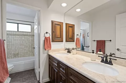 Bath - 14725 Fieldview Way, Poway, CA 92064 photo 4 of 5