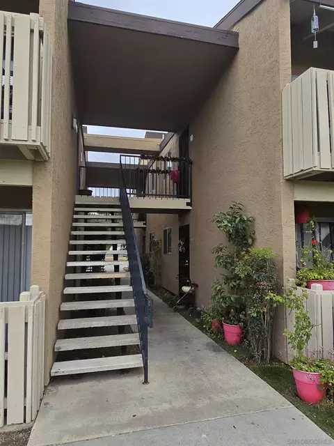 1050 Rock Springs Rd #240, Escondido, CA 92026