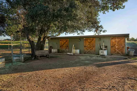 Exterior - 15336 Mesa Estates Ct, Ramona, CA 92065 photo 10 of 16