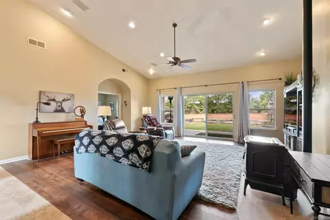 Living - 15336 Mesa Estates Ct, Ramona, CA 92065 photo 2 of 3