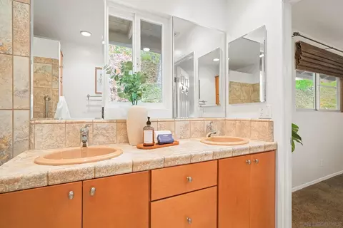 Bath - 15770 Oak Valley Rd, Ramona, CA 92065 photo 2 of 3
