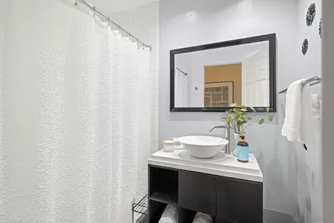 Bath - 15770 Oak Valley Rd, Ramona, CA 92065 photo 3 of 3