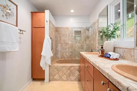 Bath - 15770 Oak Valley Rd, Ramona, CA 92065 photo 1 of 3