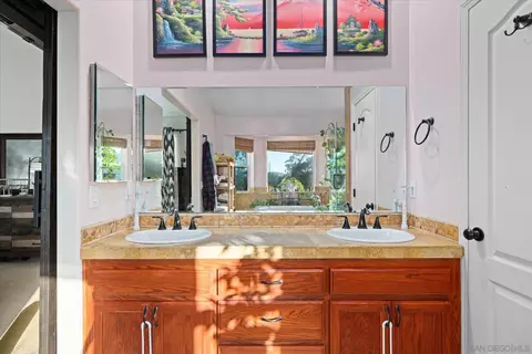 Bath - 1714 Foss Rd, Alpine, CA 91901 photo 2 of 6