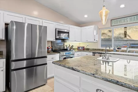Kitchen - 1714 Foss Rd, Alpine, CA 91901 photo 3 of 6