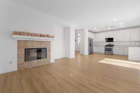 Living - 29844 Prell Ct, Menifee, CA 92584 photo 3 of 4
