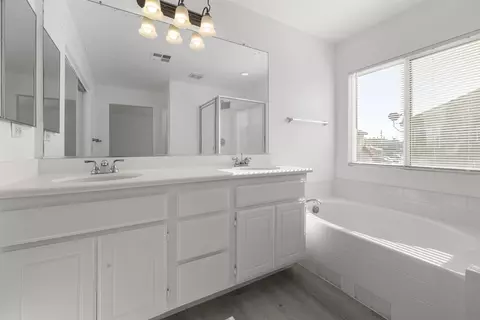 Bath - 29844 Prell Ct, Menifee, CA 92584 photo 4 of 5
