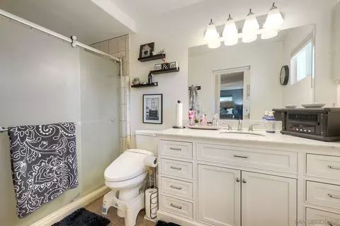Bath - 15805 Oak Valley Rd, Ramona, CA 92065 photo 2 of 2