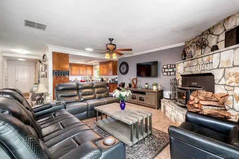 Living - 15805 Oak Valley Rd, Ramona, CA 92065 photo 3 of 5